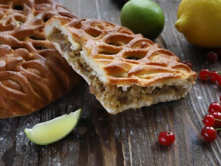 Пирог яблоко, джем